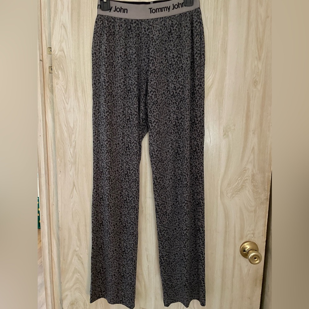Tommy John Women's Grey Leopard Print Sleep Pants - Picture 6 of 6